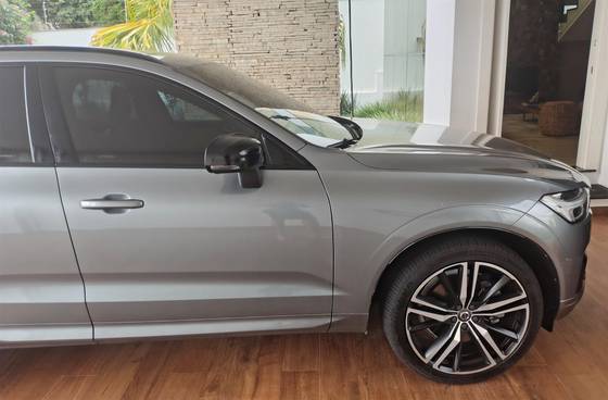 VOLVO XC60 2.0 T8 HYBRID R-DESIGN AWD GEARTRONIC VOLVO XC60 2.0 T8 HYBRID R-DESIGN AWD GEARTRONIC